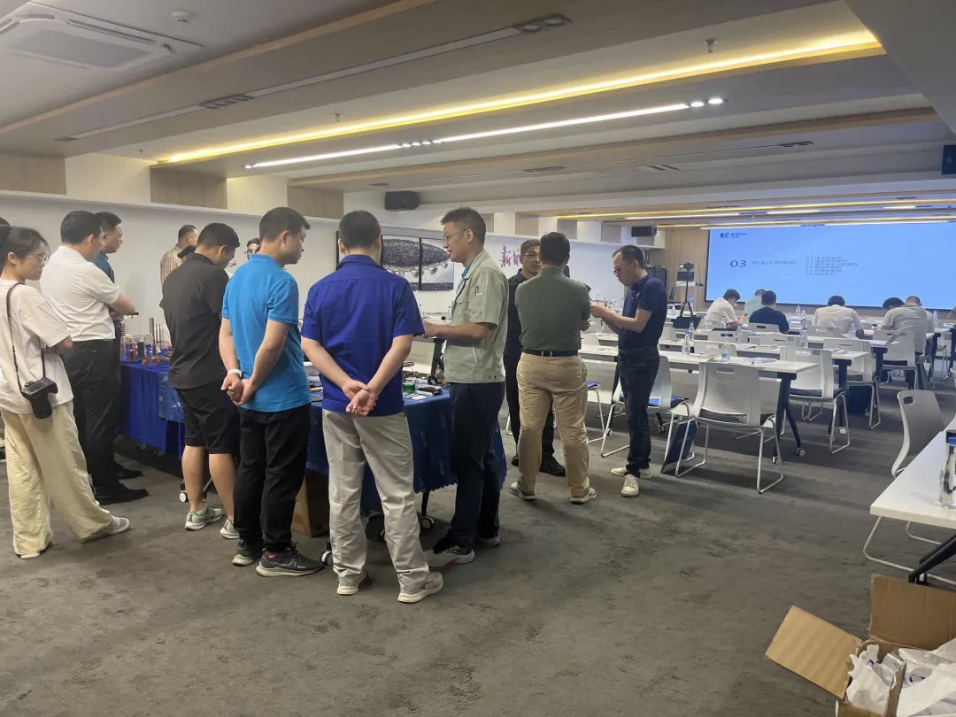 技术交流会现场.png