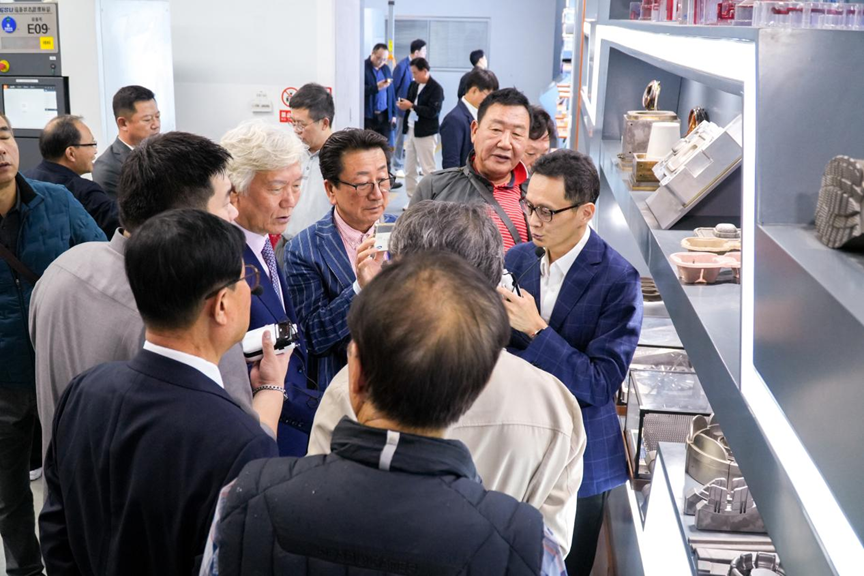 釜山机械制造企业代表团参观毅速激光3D打印车间.png